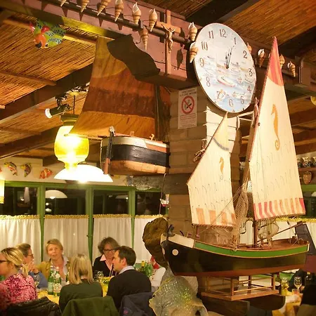 Al Bosco مكان تخييم غرادو